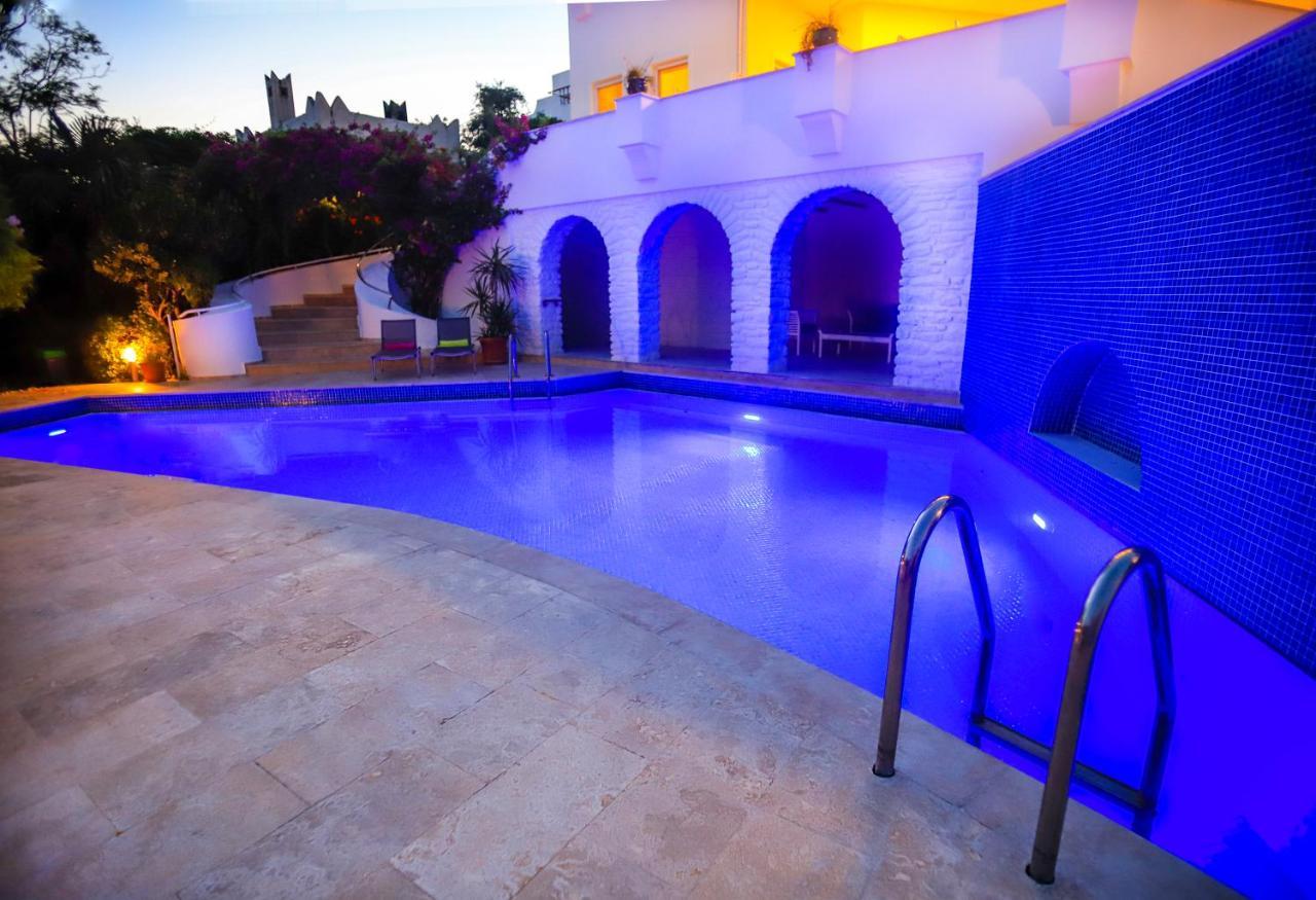 Flag +12 Otel