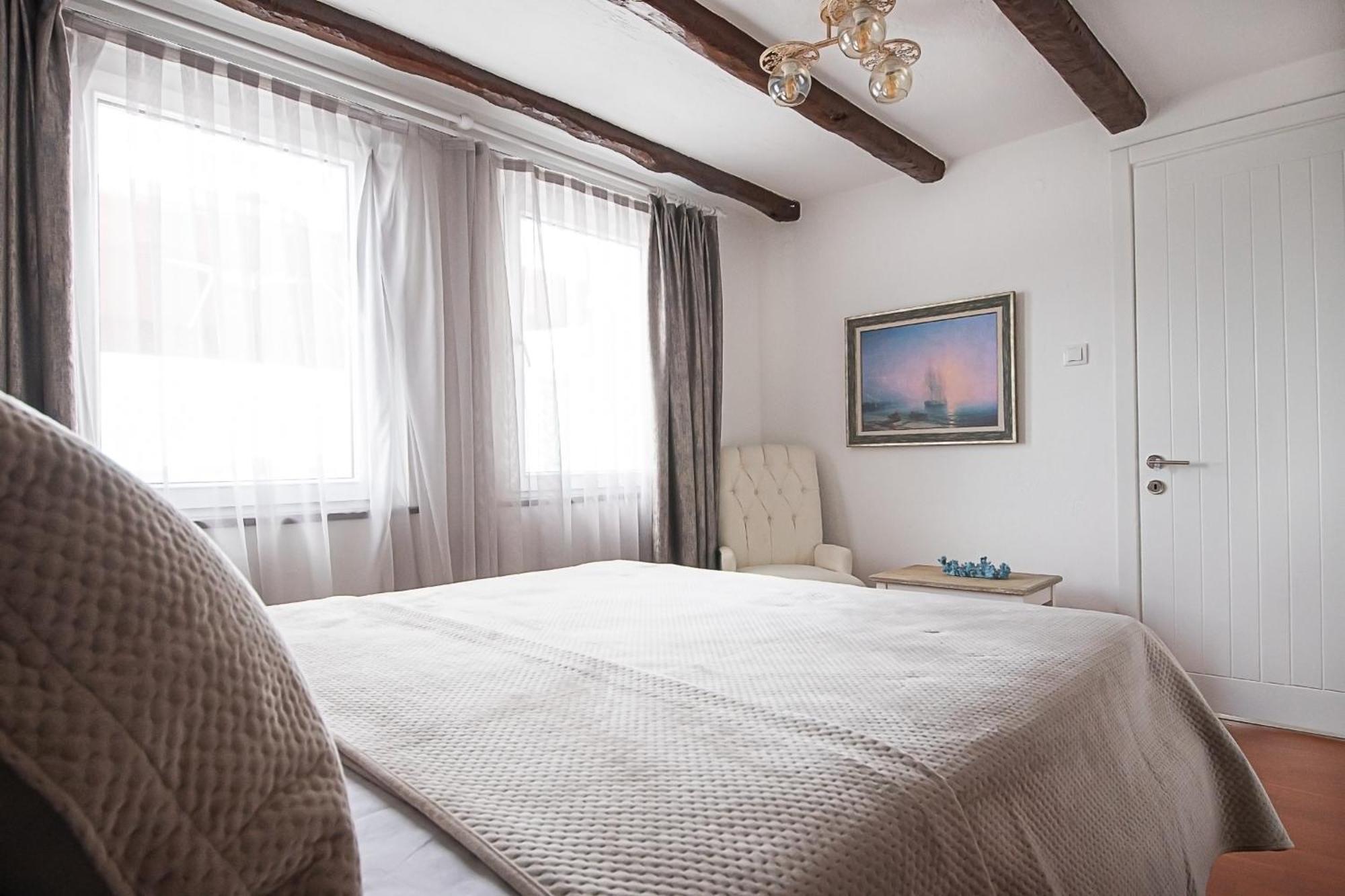 Flag +12 Otel