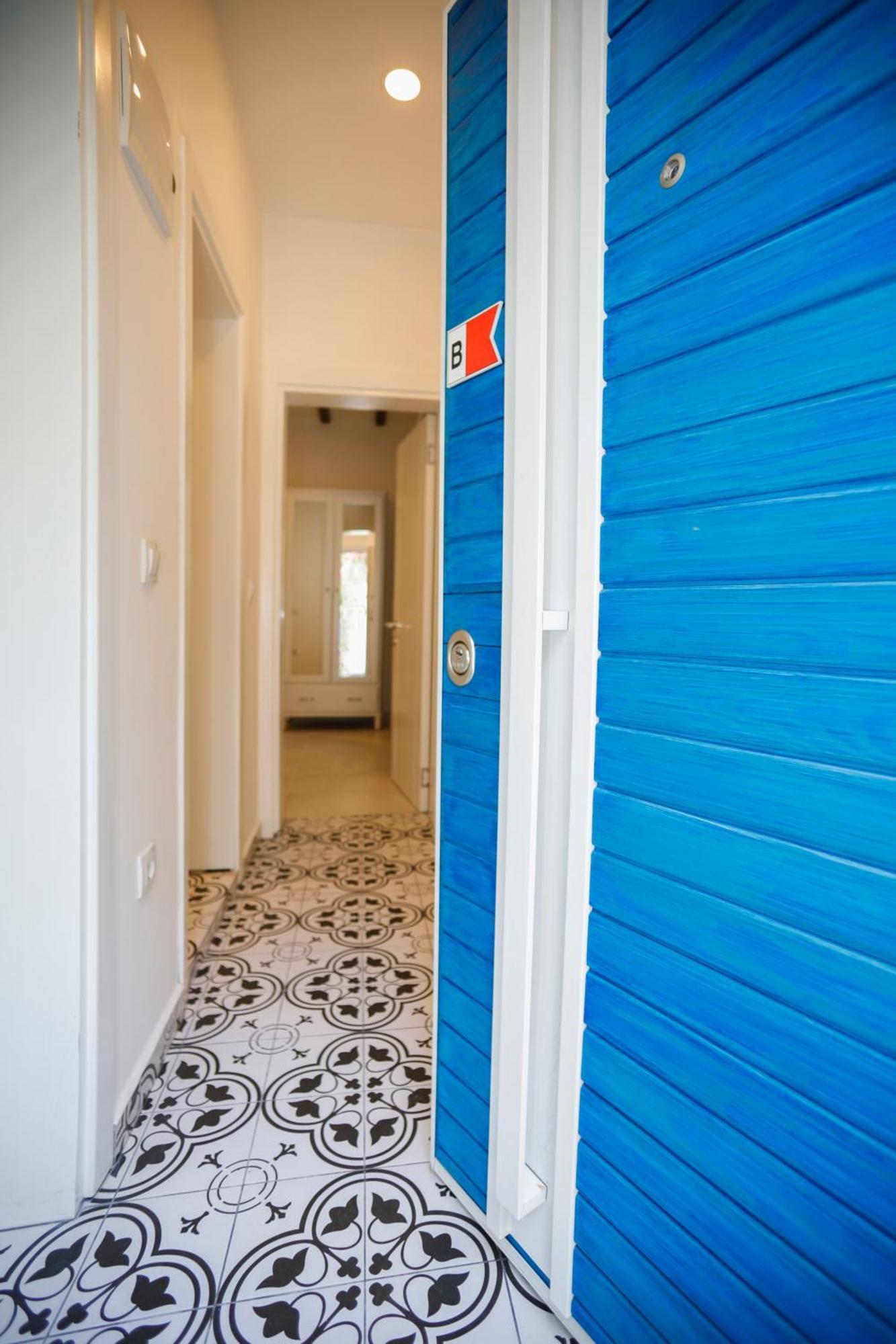 Otel Flag +12 *